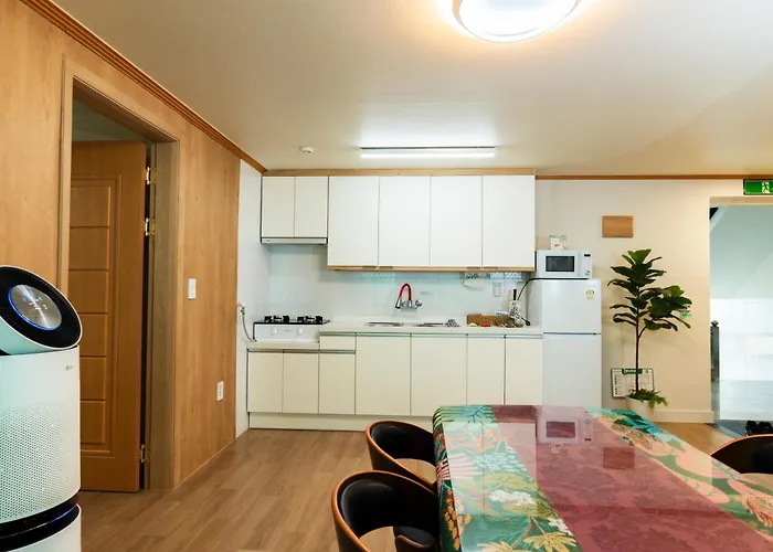 게스트하우스 Large 2br 66sqm Free Parking Near Kspo And Lotte World I Entire Place I 4th Floor No Elevator 4*