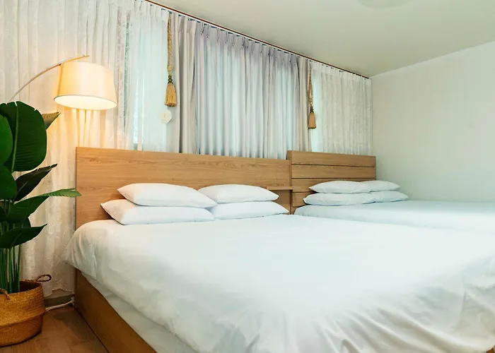 게스트하우스 Large 2br 66sqm Free Parking Near Kspo And Lotte World I Entire Place I 4th Floor No Elevator 4*